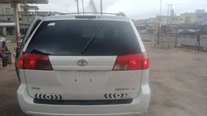 Toyota Sienna 2006 White