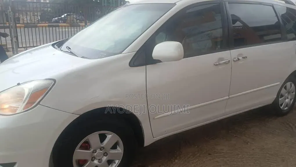 Toyota Sienna 2006 White
