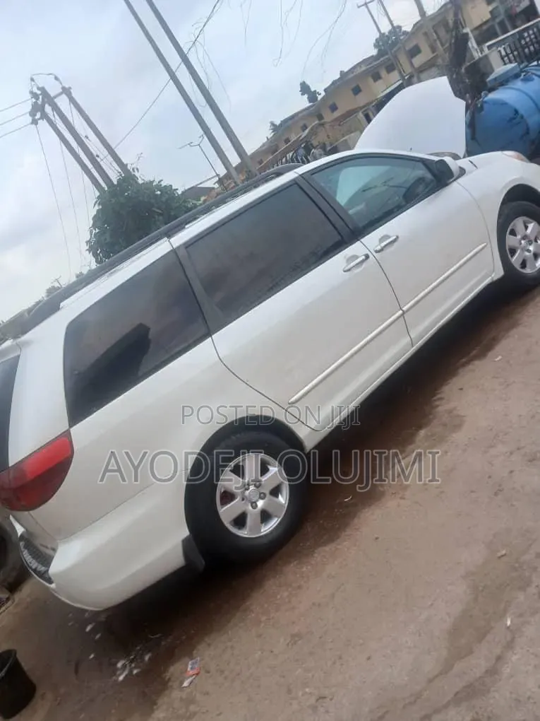 Toyota Sienna 2006 White