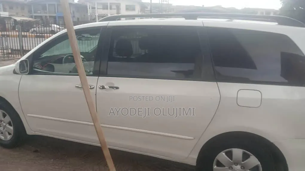 Toyota Sienna 2006 White