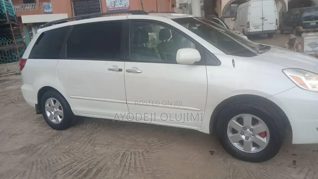 Toyota Sienna 2006 White
