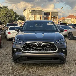 Toyota Highlander XLE 2022 Gray