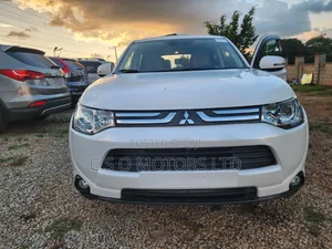 Mitsubishi Outlander SE 4dr SUV (2.4L 4cyl CVT) 2014 White