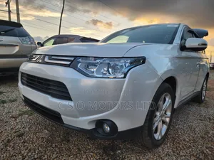 Mitsubishi Outlander SE 4dr SUV (2.4L 4cyl CVT) 2014 White