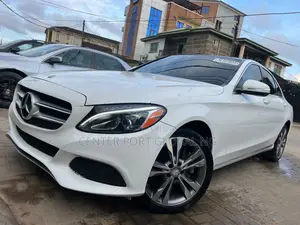 Mercedes-Benz C300 Luxury 4dr AWD 4Matic Sedan (2.0L 4cyl 7A) 2015