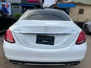 Mercedes-Benz C300 Luxury 4dr AWD 4Matic Sedan (2.0L 4cyl 7A) 2015