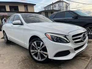 Mercedes-Benz C300 Luxury 4dr AWD 4Matic Sedan (2.0L 4cyl 7A) 2015