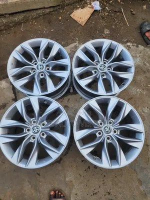 Toyota Camry 17-Inch Rim.