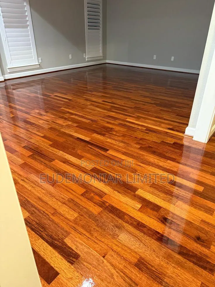 Custom Wooden Floor Pattern Installation