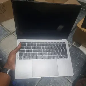 Laptop Apple MacBook Pro 2017 16GB Intel Core i7 SSD 256GB