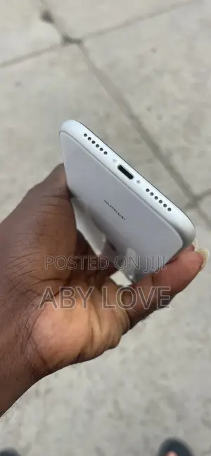 Apple iPhone XR 128 GB White