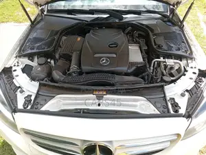 Mercedes-Benz C300 2018 White