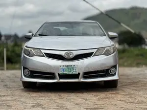 Toyota Camry XLE 4dr Sedan (2.5L 4cyl 6A) 2013 Silver