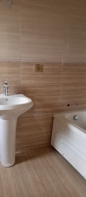2bdrm Block of Flats in Life Camp Property for rent