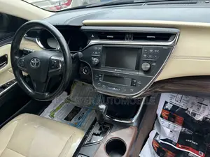 Toyota Avalon Limited Sedan FWD (3.5L 6cyl 6A) 2013 Red