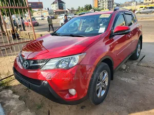 Toyota RAV4 XLE 4dr SUV (2.5L 4cyl 6A) 2015 Red