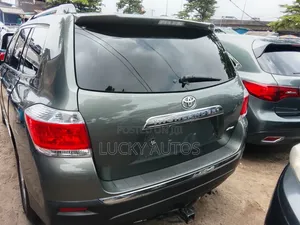 Toyota Highlander 2012 Green