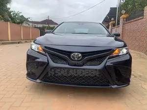 Toyota Camry 2019 Blue