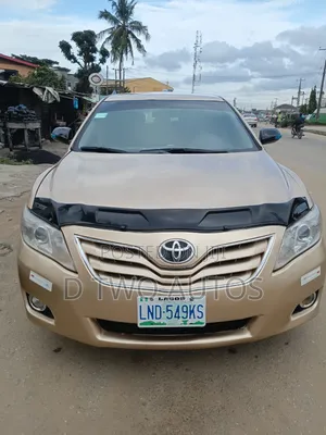 Toyota Camry LE 4dr Sedan (2.5L 4cyl 6A) 2011 Gold