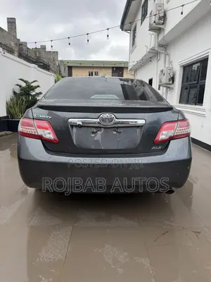 Toyota Camry XLE 4dr Sedan (2.5L 4cyl 6AM) 2010 Gray