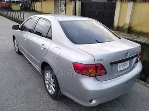 Toyota Corolla 2010 Silver