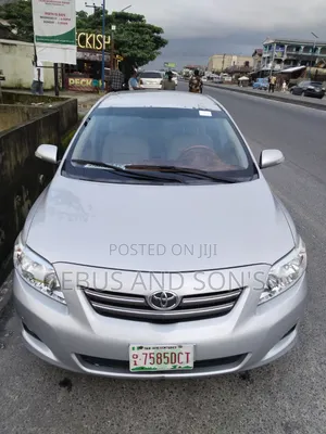 Toyota Corolla 2010 Silver