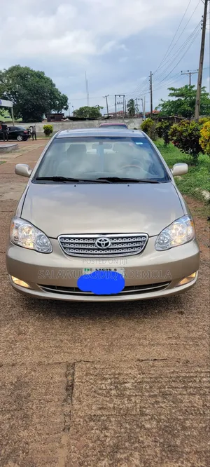 Toyota Corolla Sedan 2004 Gold