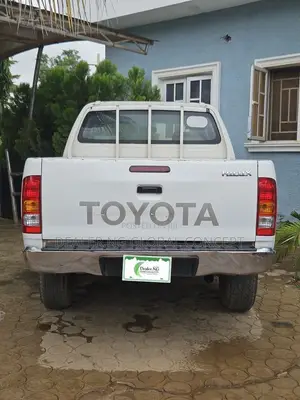 Toyota Hilux 2012 White