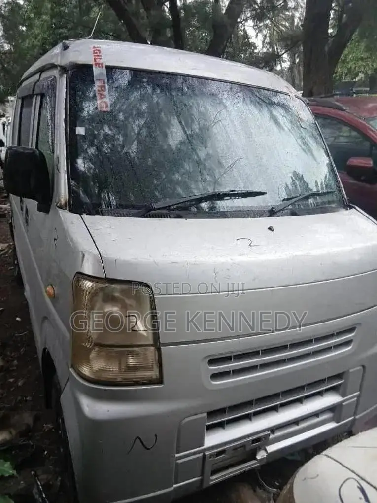 Suzuki Every 2012