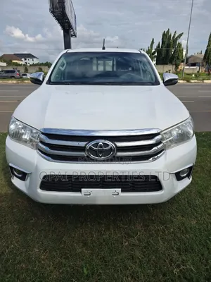 Toyota Hilux 2019 White