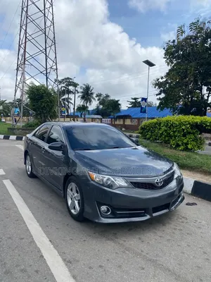 Toyota Camry SE 4dr Sedan (2.5L 4cyl 6A) 2012 Gray