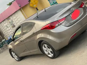 Hyundai Elantra 2012 Gold