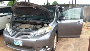 Toyota Sienna 2011 Gray