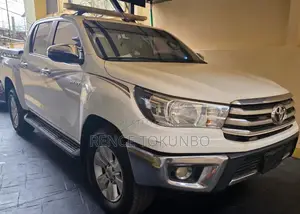 Toyota Hilux 2018 White