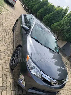 Toyota Camry LE 4dr Sedan (2.5L 4cyl 6A) 2012 Gray