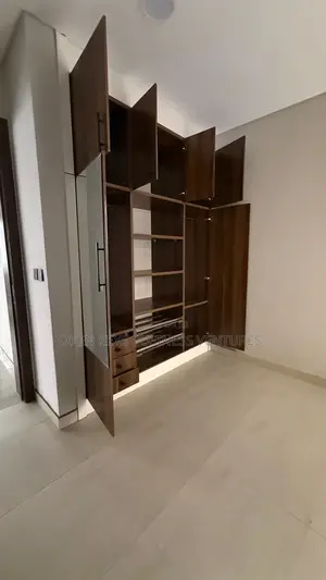 Furnished 2bdrm Apartment in Oral Estate, Ikota for sale
