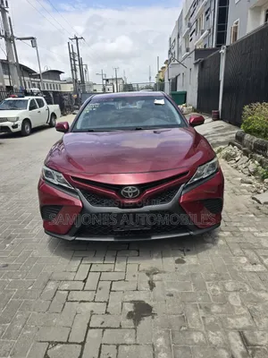 Toyota Camry SE FWD (2.5L 4cyl 8AM) 2018 Burgundy