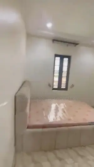 Mini Flat in Akoka for rent