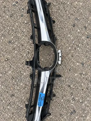 Toyota Camry 2015–2017 Front Upper Grille