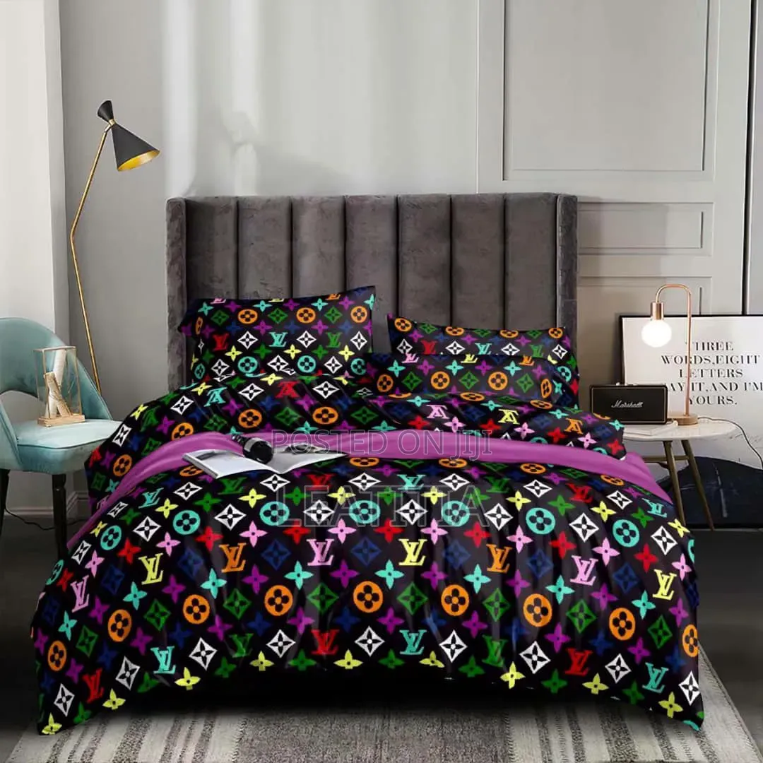 4 Pillows With Bedsheet