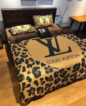 4 Pillows With Bedsheet