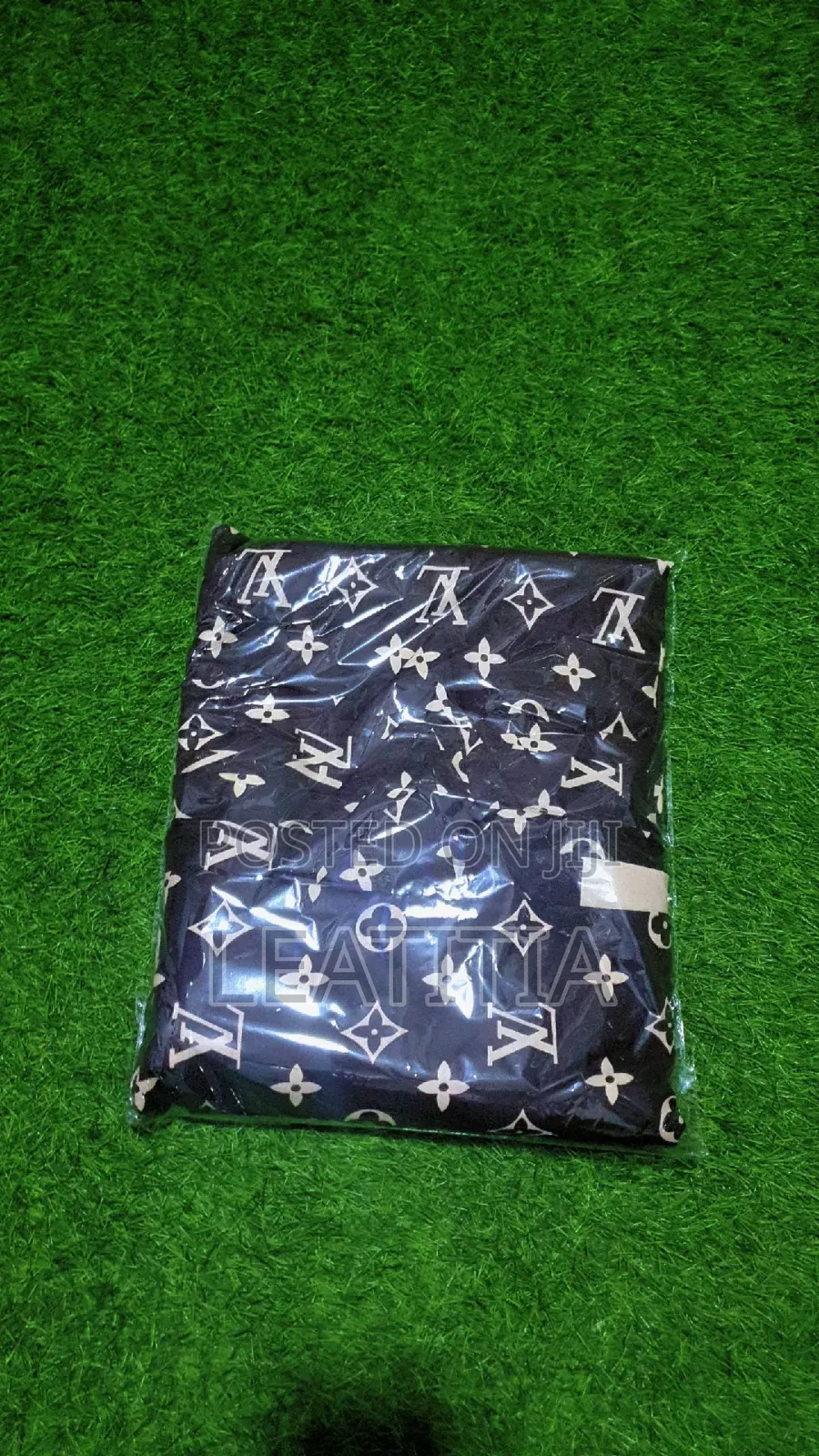 4 Pillows With Bedsheet