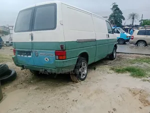 Volkswagen Transporter 2004 White