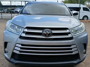 Toyota Highlander XLE 2019 Silver