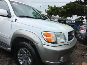Toyota Sequoia 2004 Blue