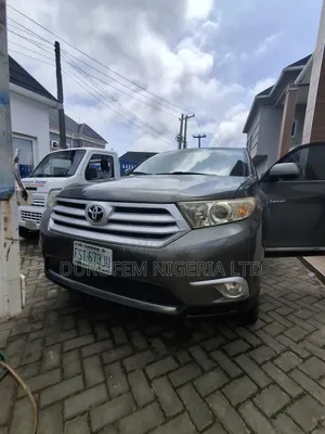 Toyota Highlander 3.5L 4WD 2013 Green