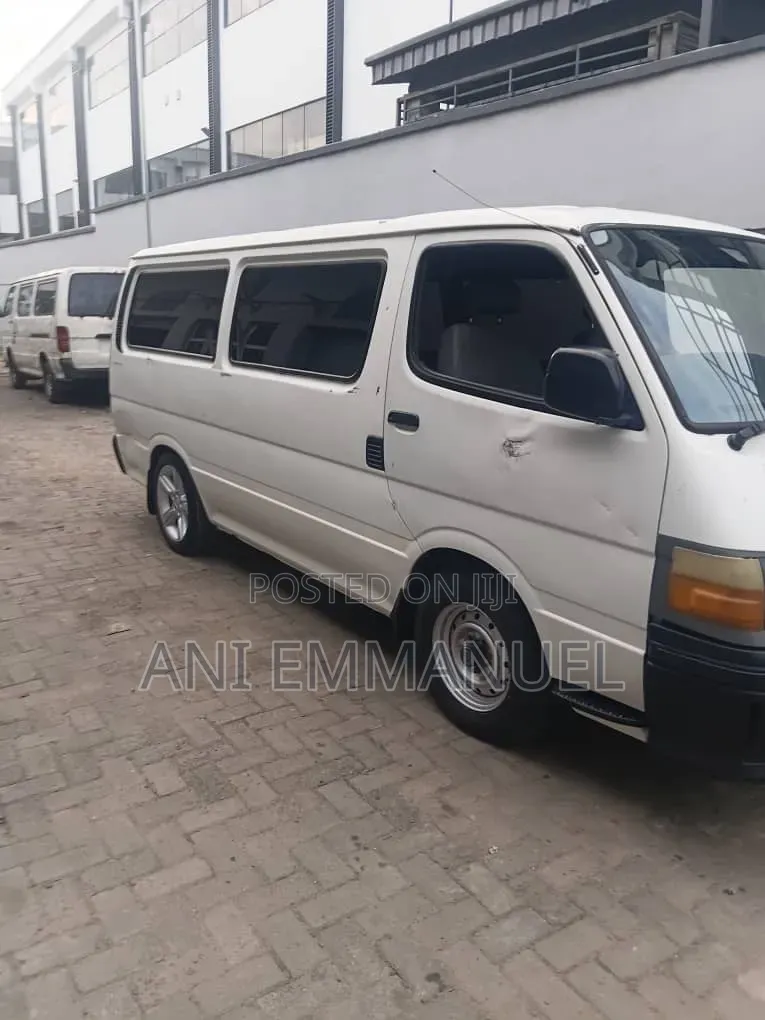 Toyota HiAce 2004 White