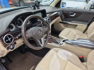Mercedes-Benz GLK-Class Base GLK 350 4dr AWD 4MATIC (3.5L 6cyl 7A) 2015