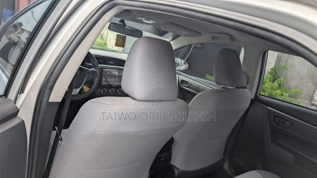 Toyota Corolla 2012 Silver