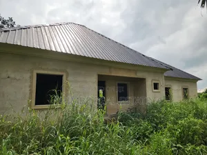 3bdrm Bungalow in Shelter Afrique, Uyo for sale